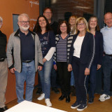 Der neue Vorstand (v.l.n.r.): Uli Schmahl, Reinhold Mohr, Christelle Coste, Frank Becker, Francine Vika, Christine Aspinall-Lohner, Monika Reck, Gabriele Heis-Hammes mit B&uuml;rgermeister Gerd Klasen es fehlt Giulia Perrotta